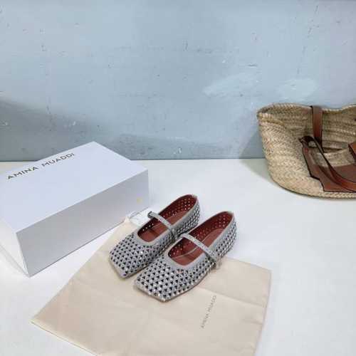 高品质出厂 ！小众潮牌Amina Muaddi 25春夏新品爱心水晶鞋冲孔镂空平底乐福鞋单鞋！ 代购级别 新品超级吸眼 真真太太太好看了 方头配爱心钻绝了 上脚