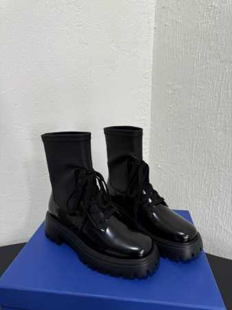 StuartWeitzma* Sw24 新款极简切尔西短靴 独特，简约的高级感，又酷cool又潮 今年的炸街款极简天花板最喜欢的一款圆头切尔西靴 一如既往的把持 - 点击图像关闭
