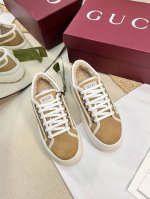 女 男 GUCCI 1977冬季厚底羊毛款，双G压纹A级牛反绒毛毛保暖休闲鞋 工厂独家首发 鞋面采用原版材料，全羊毛垫脚，超柔软舒适让行走更加便捷舒适！ 独家新