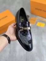出厂价 Louis Vuitton 新款Lv路易威登 * 顶级版本 Lv经典皮鞋！选用进口原版开边珠小牛皮 高端猪皮内里 原版耐磨橡胶组合大底！高品质精品！颜色