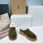 高品质出厂 ！顶级品质UGG油鸡鸡24ss秋冬新款克罗格 厚底坡跟拖鞋羊毛雪地靴！独特的设计，懒人的最爱！ 鞋面牛磨砂，内里羊皮毛一体 原版发泡大底 轻便防滑