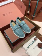绿波 认准Lp诺悠翩雅顶级公司货 Loro Piana 女鞋 Lp经典半拖，舒适休闲的软皮平地鞋，采用柔软的无衬里绒面牛皮革制作，浅色橡胶鞋底，是Loro Pi