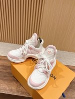 橙子出厂价p louis Vuitton 路易威登 Lv新配色 休闲老爹鞋 弓形运动鞋 不断的新品系列加入了更多配色细节 少女心爆棚 尽显青春活力 日常穿搭超级