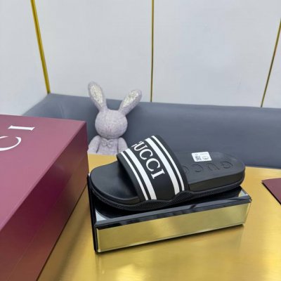 出厂价Pp 2025Gucci Game系列爆款 男女情侣同款 凉鞋 夏季品牌标志字母Logo新款厚底拖鞋果冻沙滩鞋 原版一比一开模品牌标志字母橡胶，独特的现代