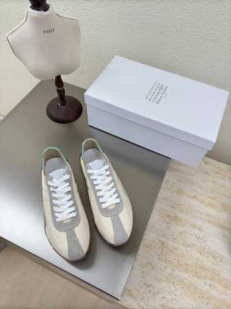 情侣款 新德讯 Mm6 Maison Margiela 男10 高丝光牛反绒皮原版布料水染牛皮 大热时尚风格 灰 蓝尾 Mm6 Maison Margiela的 - 点击图像关闭