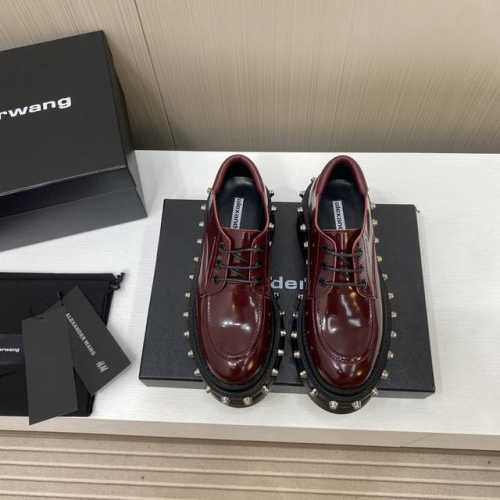 出厂价 Alexander Wang 亚力山大 王秋冬最新走秀爆款系列 今年最值得入手的靴子 没有之一！超多网红明星上脚 厚底设计，不仅增添了高度，更赋予你强大
