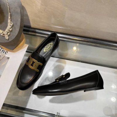 高版本出厂价 Tod'S 托德 斯tods专柜新品，款式简洁大气，舒适春秋乐福鞋，懒人休闲必备，面料柔软真皮材质，搭载质感金属，彰显极简之美。面料进口小牛皮，