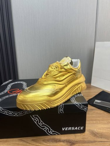 工厂价 Ｖｅｒｓａｃｅ.范思哲时尚皮革休闲运动鞋 常年热卖款 面料:头层牛皮 内里:羊皮皮内里 原版大底开模大底 尺码:38-45 45定做不退换