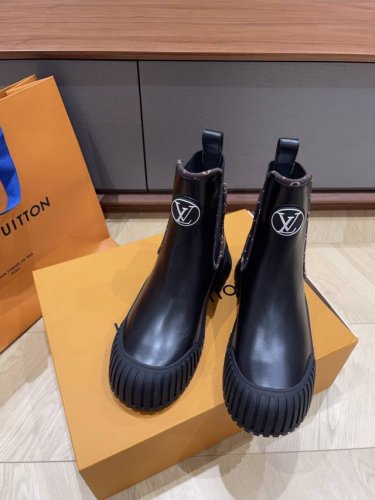 Louis驴牌经典切尔西短靴 size35 36 37 38 39 订40不退换
