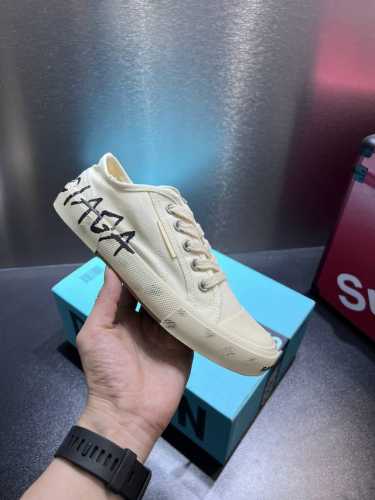 正确版本 Balenciaga 巴黎世家 全新paris休闲帆布鞋 最爱的一款布鞋 风格永续，永不过时 做旧复古风格，以崭新视角演绎“中古风”黑白红经典配色鞋头
