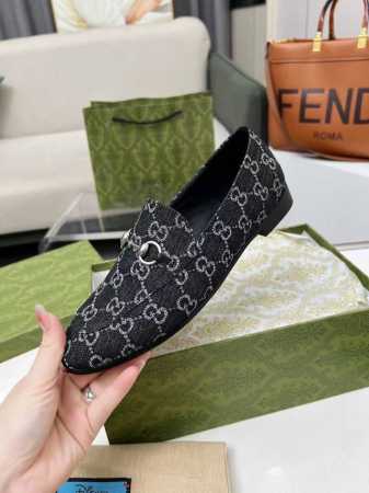 工厂价 女装女鞋 运动原单 GUCCI最新款面料、双G加水洗牛仔布，追逐流行、搭配特别、值得拥有、上脚超舒服、大方得体。跟高2Cm。多色任选：35-42码、男3 - 点击图像关闭
