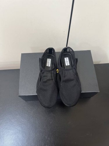 Alaia 25Ss 春夏季新款 明星同款 穿搭万金油渔网鞋 轻盈透气 夏日松弛美学透气网面日月光倾泻 交织出若隐若现的透感美学 网面设计 呼吸感拉满 透气不闷