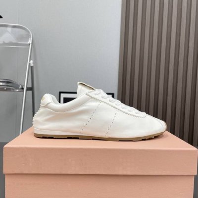 出厂：310独家顶级版本 缪缪Miumiu2025Vs早春新款休闲鞋系列 圆头平底休闲鞋 代购级别！高级感十足！国内外博主刷爆的一款，复古又时髦 上脚美炸了！官