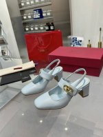 真皮大底 华伦天奴专柜新款女士后空12色新品 独特的 经典 V扣五金配件，衬托出满满的高级感，新一季不负期待！ 值得入手★进口牛皮 绝对的上档次原版做法 绝对感