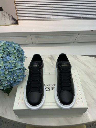 羊皮里 女 男 码数34-40 牛皮里 女 男 码数38-44 麦昆高品质顶级版Alexander Mcqueen 经典明星爆款百搭小白鞋 已升级，全新一代新楦