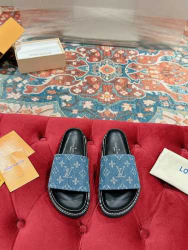 女 男p 春夏新品 专柜大爆打热门款 Lv 路易威登新款平底拖鞋 经典时髦百搭～打call夏日必备单品！上脚美炸了，穿着轻盈舒适 鞋面:定制原版牛皮，牛仔布，老
