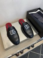 D&*G ，顶尖工艺品 时尚皮底半拖 正码：39一44， 5一10 ： 同步发售！货！顶级手工艺意大利全面进口原皮料小牛面 超强质感、手感 ，内里进口小牛皮，全
