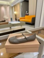 价格P Gianvito Rossi 2025 春夏款 罗西 Gr 芭蕾舞鞋平底玛丽珍单鞋 异域风情满满的宝石，像一串手串，串戴在脚上，皮质超级柔软，上脚舒适感