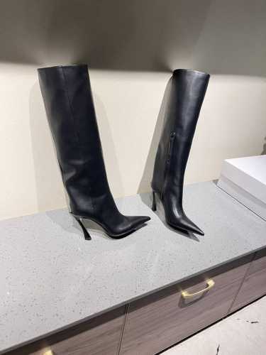 Mugler斩男型个性高筒及膝长靴 Mugler 真的一眼沦陷 尖角棱角设计铬合金与黑色绑带完美融合尽显品质与独特性 鞋面：牛皮 内里：羊皮 垫脚：真皮 鞋底：