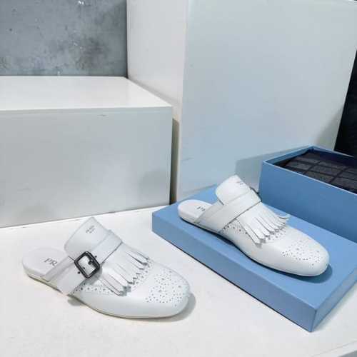 高品质出厂半拖 ！Prada 普拉达 25春夏走秀新款布洛克雕花流苏复古乐福鞋单鞋拖鞋系列这款鞋履着意呈现经典与复古格调，兼具阳刚气质与柔美风情，形成二元对比，