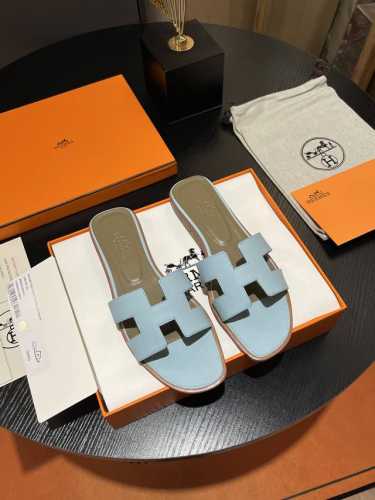 Hermes爱马仕，手掌纹系列h拖，上脚颜值超高！原版鞋1:1制作，顶级版本，上脚非常舒服大方，大牌名明最爱的奢侈品高档华丽的完美结合一体,为你展现出高贵不凡的
