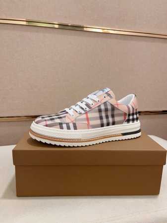 工厂价 专柜同步burberry 巴宝莉 顶级代购同步发售正码数：38-44 意大利进口头层牛皮。全进口羊皮内里，鞋底：原厂特供原版底，独家活动成型底超级舒适， - 点击图像关闭