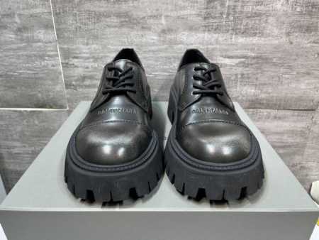 升级版大底一比一原版开模，顶级版本BALENCIAGA巴黎世家大头德比鞋，檫色做旧复古单鞋，经典开边珠特别工艺给整体更酷的感觉，时尚元素与经典结合、这款被无数网 - 点击图像关闭