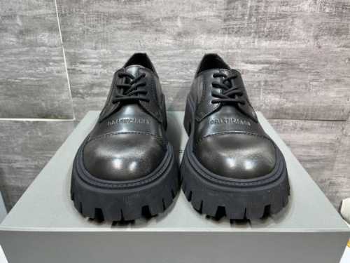 升级版大底一比一原版开模，顶级版本BALENCIAGA巴黎世家大头德比鞋，檫色做旧复古单鞋，经典开边珠特别工艺给整体更酷的感觉，时尚元素与经典结合、这款被无数网