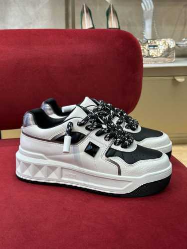 出厂 valenti No Ss23 New Arrival v家 厚底情侣款运动鞋 小牛皮鞋面 质感拉满 上脚真的超好穿又很舒服的 自带增高6公分 而且比往常