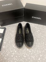 CHANEL香奈儿 25ss 新款早春双c拼色 棉质斜纹软呢 渔夫鞋 原版开发，正品工艺，手工折边后缝合，纯手工缝马克线，鞋正中间的双C logo点缀恰到好处，