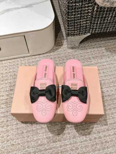 340 Miu Miu 缪缪 25 早春新品 专柜主打最新走秀款 蝴蝶结复古玛丽珍平底半拖火爆上新！ 缪家高货 顶级工艺打造精品质感 无敌舒适 绝对是一见钟情款
