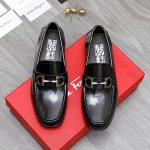商品商标：Ferragamo 菲拉格慕 套脚皮鞋 正码码数 38-45 商品材料：精选 珠光牛皮鞋面 牛皮内里 原版大底