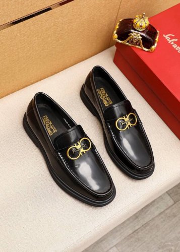 商品商标 Ferragamo 菲拉格慕 休闲皮鞋 正码码数: 39-44 38.45订制 商品材料 精选 进口头层开边珠牛皮鞋面+奢华五金扣 进口水染牛皮内里