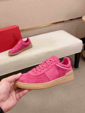 原单品质 市场顶级版本 Valentino 华伦天奴 最新时装周走秀 情侣 款 ，独特设计时尚一族特现脚瘦一款百塔的时尚产品 面料：鞋头采用高丝光三角纹牛皮与a - 点击图像关闭