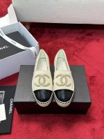 厂价 CHANEL专柜同步上新针织毛线 百搭、上脚大气 坚持版型与正品一致 面料：特殊针织羊毛毛线 柔软、保暖 内里： A级进口 绵羊皮内里、超柔软绵羊垫脚 大