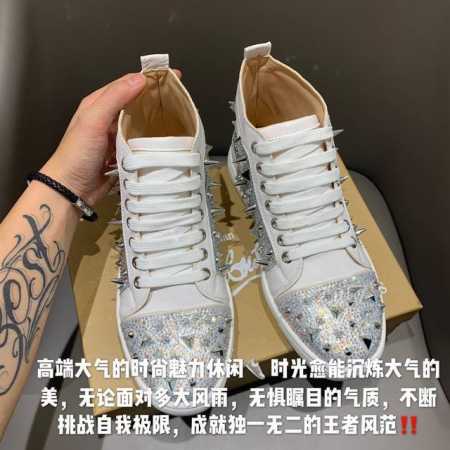 出厂 Christian L 无论是楦型、面料、五金、钻、内里、大底、包装都尽可能的接近Zp 别出心裁的铆钉装饰搭配进口顶级捷克钻 彰显强大气场 原版特殊亮面牛 - 点击图像关闭