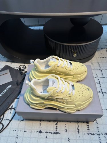 balenciag*巴黎世家25Ss早春最新爆款明星走秀同款，Sneaker运动老爹鞋系列 原版购入开发，一比一做货，新款浓浓的机能风，鞋底刻度非常深，登山雪地