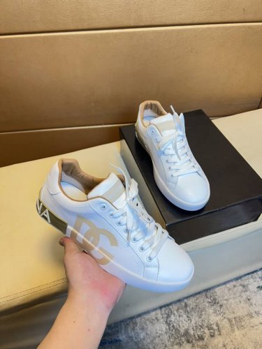 Dg～杜嘉班纳 顶级代购鞋底：原厂特供原版底，独家活动底超级舒适，原厂跟单货，高品质多色拼接设计做工精致细腻，独一无二， 透气飞织，牛皮里细节决定品质、我们只为