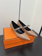 Hermes 爱马仕 25Ss早春新款 尖头凯丽扣 高跟鞋 经典的尖头版型 搭配极具辨识度的马家五金扣 上脚超级百搭好看时髦 超多明星网红种草 春夏必备 随意舒
