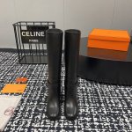 独家顶级版本 HERME*H家24vs秋冬新款靴子系列 爱马仕 HERMES 扣带修身瘦腿圆头中跟高靴... 这双靴子应该是爱马仕“平替”了纽约博主的超
