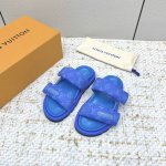 出厂 高版本 Lv 路易威登 春夏最新情侣款拖鞋硬货上新 Bs代购级别！高级感十足！国内外博主刷爆的一款，复古又时髦 上脚美炸了！官网主推款★ T 鞋面：原版小