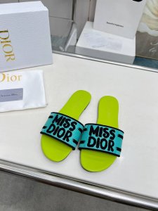 橙子出厂价 迪奥 Miss Dior系列平底拖鞋 字母刺绣logo拼色一字拖鞋 经典上乘美艳力作 dior专柜最火春夏系列 兼备气质 时尚 经典耐看的设计风格