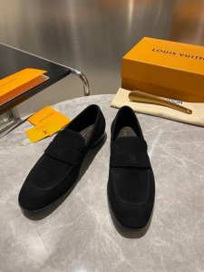 lv 原单 高品质 -代购级别 -经典方头男士正装系带皮鞋 -材质-原版进口牛皮 -内里垫脚 水染牛皮 -原版真皮大底 Size 39-44 38，45，46定