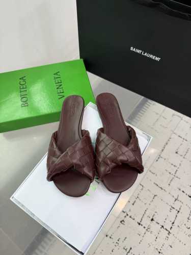 Bottega Venetabv Blink系列纽结编织饰带平底拖鞋 Ins 小红书巨多网红明星上身 真的太美了高级穿着又仙女 简约时髦又有设计感而且非常非常好