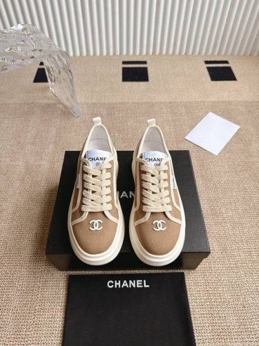 Chanel 25C新款运动休闲鞋 百搭小白鞋 款式搭配不会出错撞色搭配活力满满啊 侧面压印Logo 上脚很秀气 鞋面原版定制材料 原版大底 size:35-4