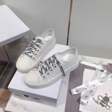升级顶级高端版本，专柜一比一，细节线条做到极致！ Dior ’ss sneakers 迪奥 低帮款 意大利经典工艺全面上线网红媲美帆布鞋 原版空胶环保做法，鞋底 - 点击图像关闭