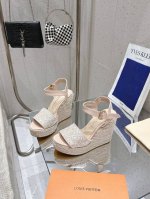 25款 Maya platform 帆布便鞋拼接 Monogram 提花织纹鞋面与舒适麻绳编织防水台 援引经典帆布便鞋设计 几何形状 Lv 字母与 Monogr