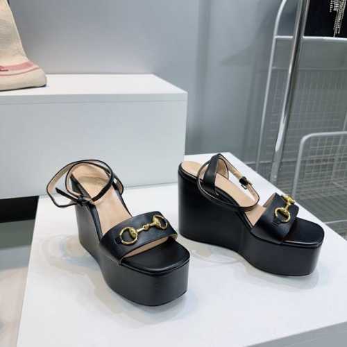 高品质出厂 ！顶级品质 Gucci 古奇25春季新款经典老花布五金扣麻绳防水台坡跟凉鞋！ 防水台恨天高趾露凉鞋系列奢侈的品牌持加，具有超辨高识度 此系列演绎全新
