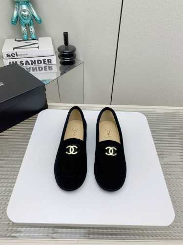 出厂 高版本 Chanel 24ss秋冬新款毛茸茸乐福鞋 泰迪毛毛鞋 很舒服诶 美拉德棕色还是很适合秋冬的～ 鞋面：进口麂皮 内里：欧洲皮毛一体 羊皮内里 鞋底