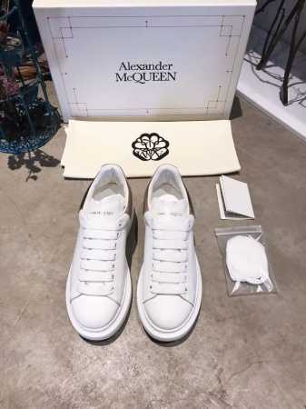 Mcq2024飞跃升级顶级版本，麦昆春款彩虹尾，，专柜正品爆拆 1：1顶级麦昆原版皮料白色进口丝绸皮 原版白色鞋盒 布袋手提袋 发票、全套包装、多送一副鞋带！后 - 点击图像关闭
